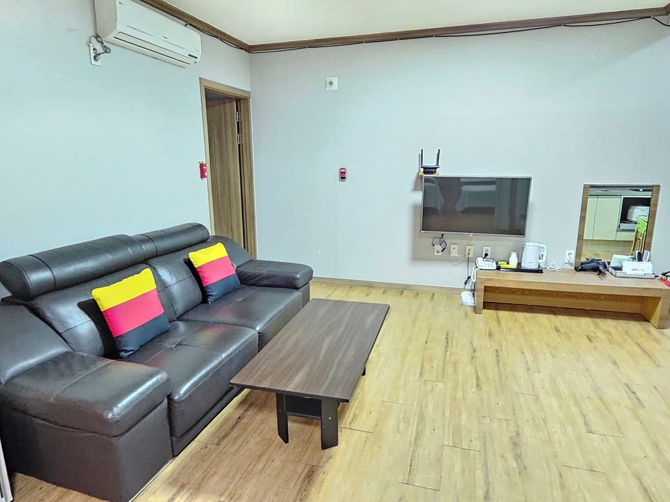 Family House, Non Smoking, Microwave | Blackout drapes, free WiFi, bed sheets