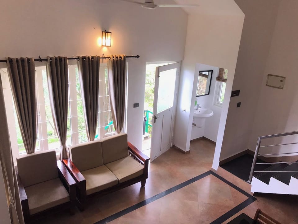 Deluxe Cottage | Living area | 32-inch LCD TV with satellite channels