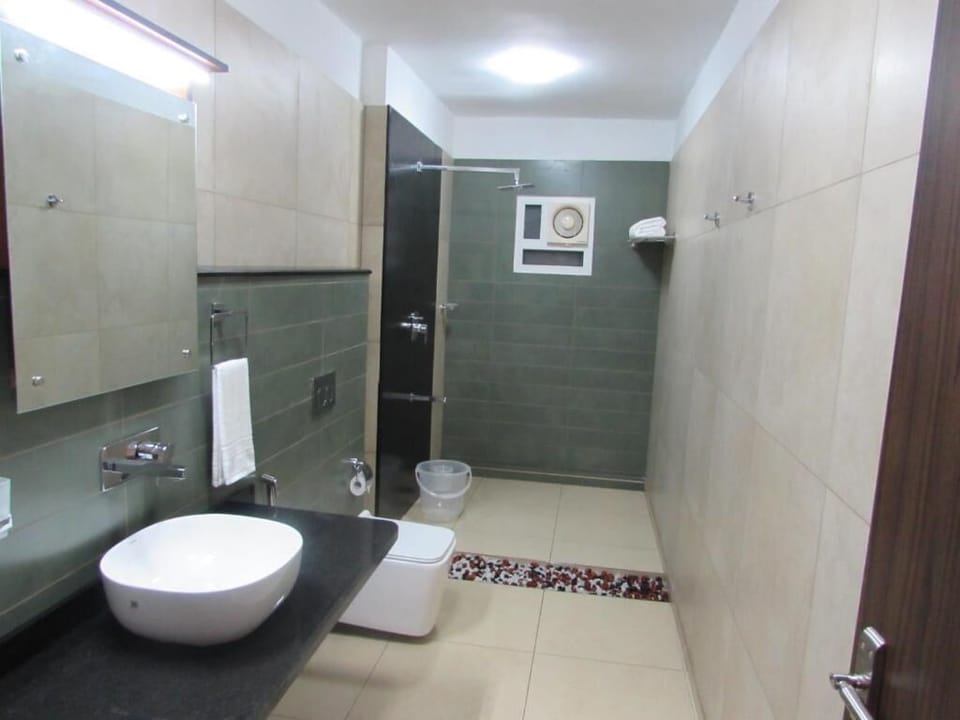 Shower, towels, soap, shampoo