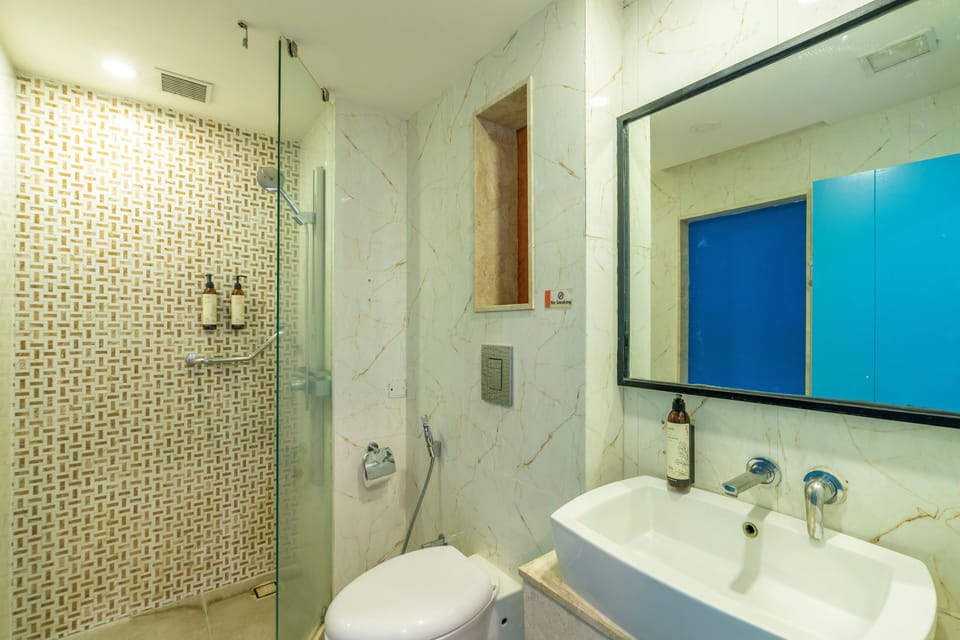 Bed in 6 Bed Mixed Dormitory AC Room with Ensuite Bathroom | Bathroom | Shower