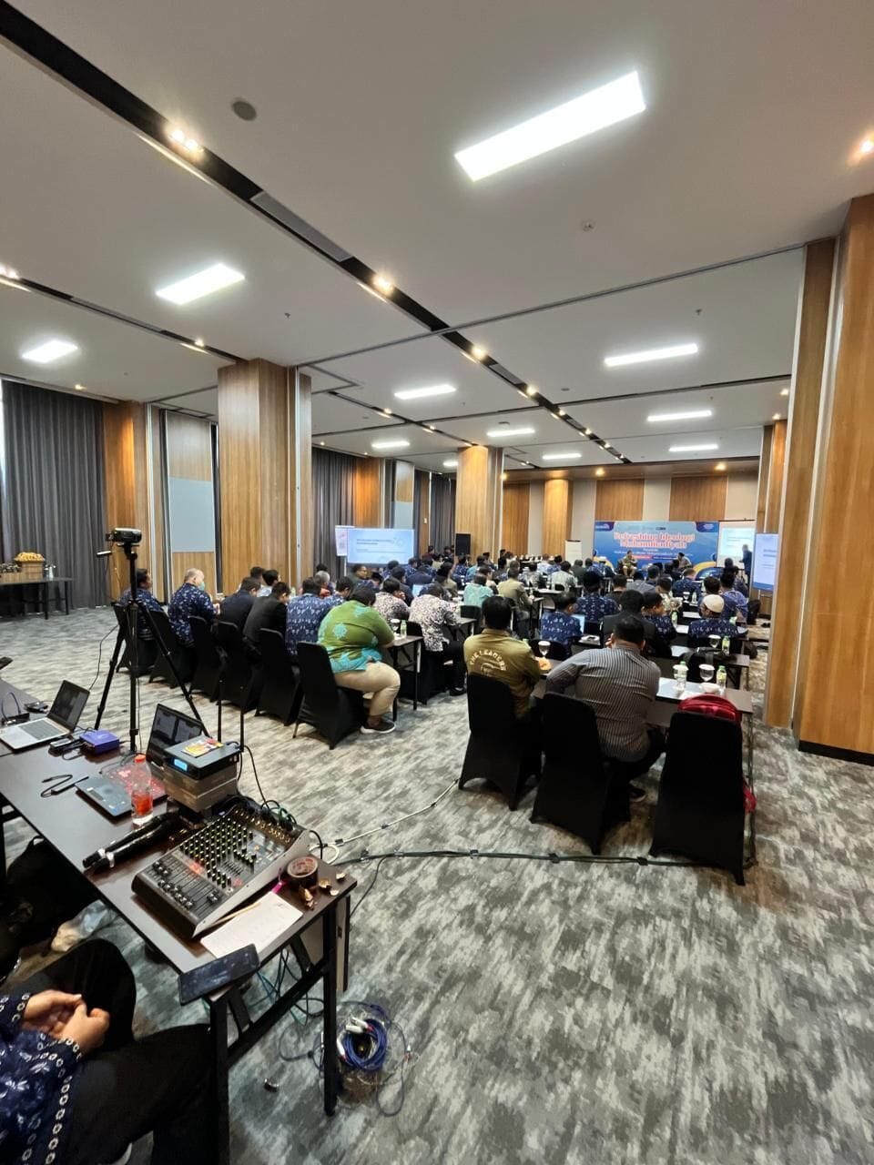 Meeting facility