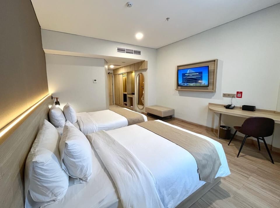 Deluxe Twin Room | Desk, free WiFi