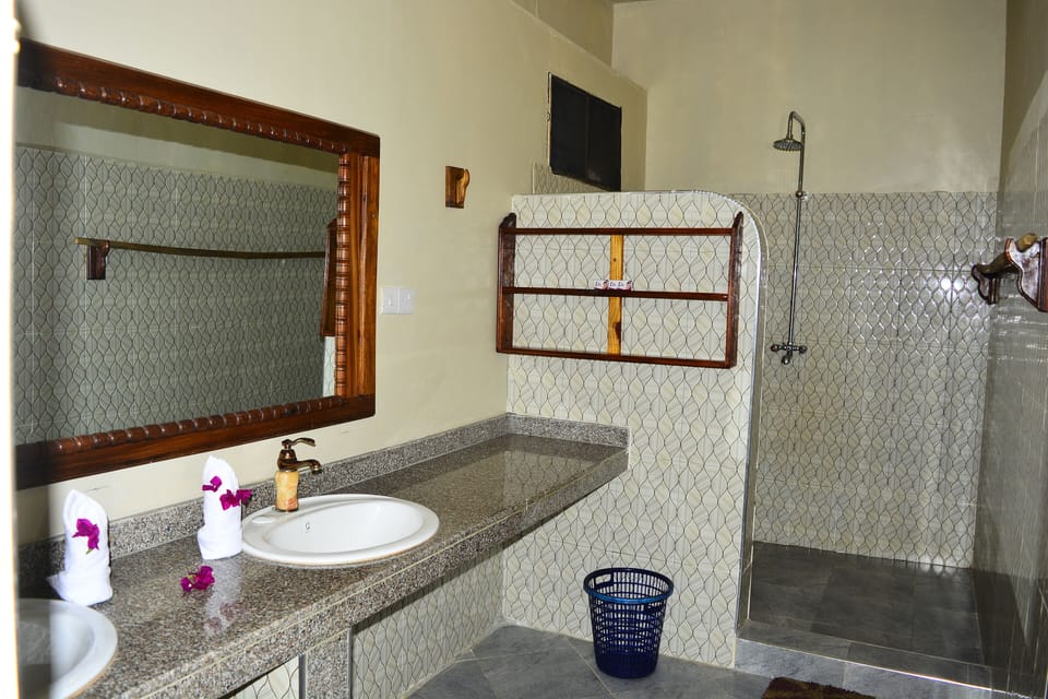 Deluxe Triple Room | Desk