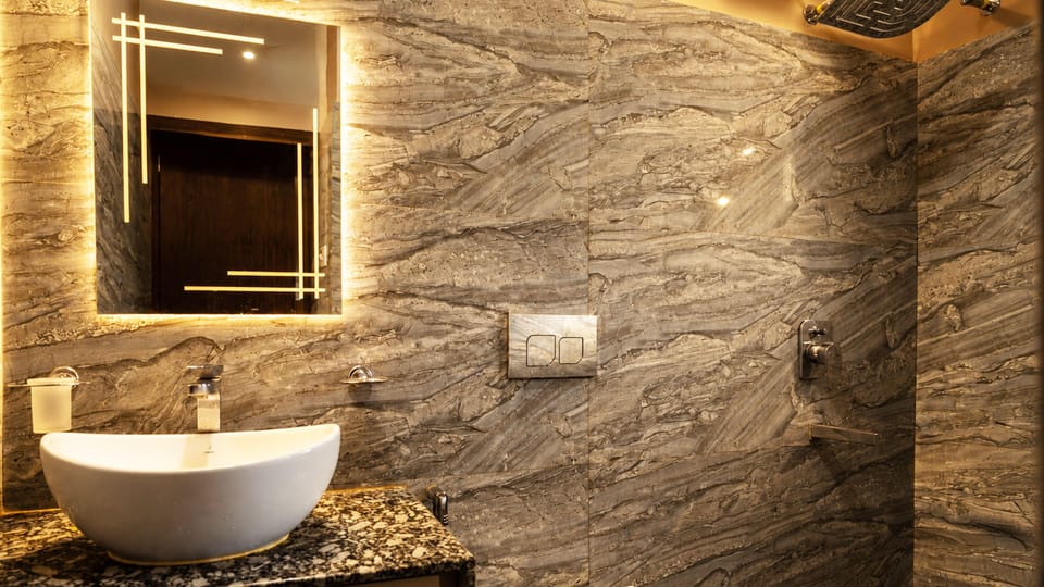 Deluxe Double Room | Bathroom | Free toiletries, slippers, towels, soap