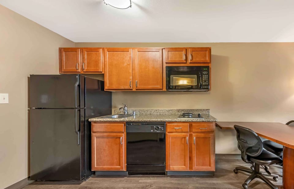 Studio, 2 Double Beds, Non Smoking | Desk, blackout drapes, free WiFi, bed sheets