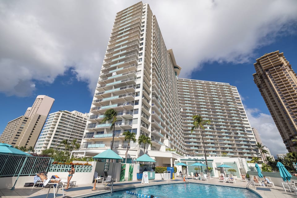 2 outdoor pools
