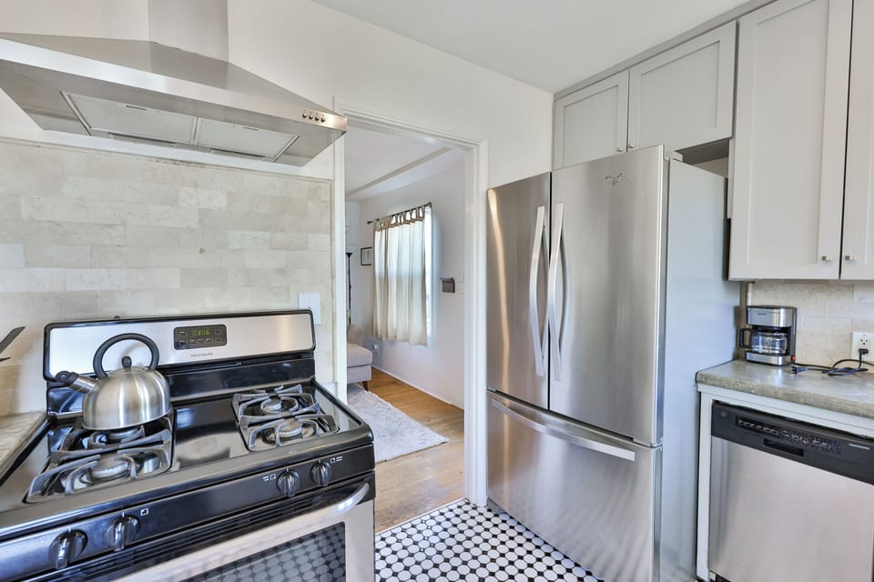 Condo, 1 Queen Bed | Private kitchen | Fridge, microwave, oven, stovetop