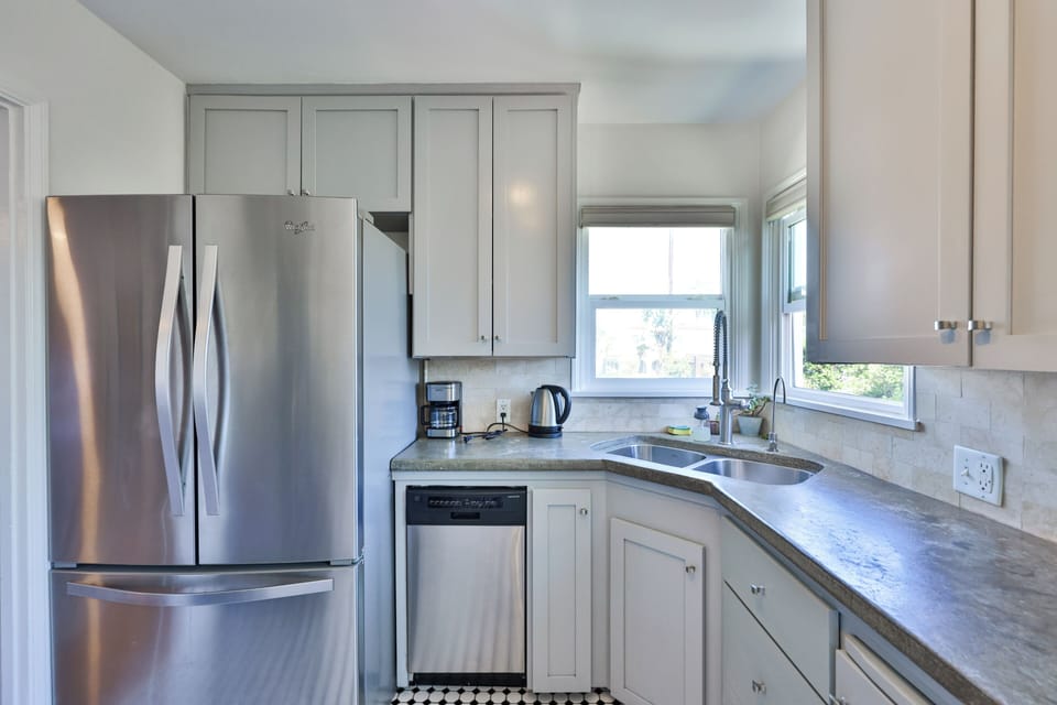 Condo, 1 Queen Bed | Private kitchen | Fridge, microwave, oven, stovetop