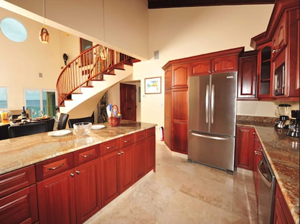 Deluxe Suite, 3 Bedrooms | Private kitchen | Full-size fridge, microwave, stovetop, dishwasher