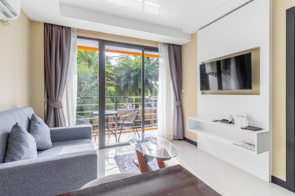 Apartment, Balcony | Living area