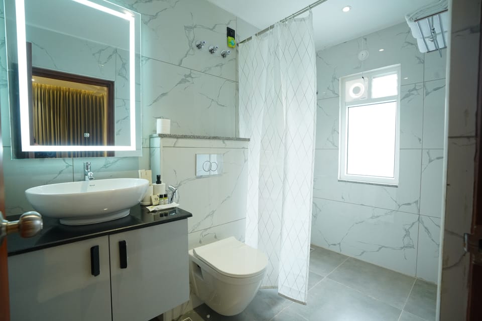 Comfort Twin Room | Bathroom | Free toiletries, bidet, towels, soap