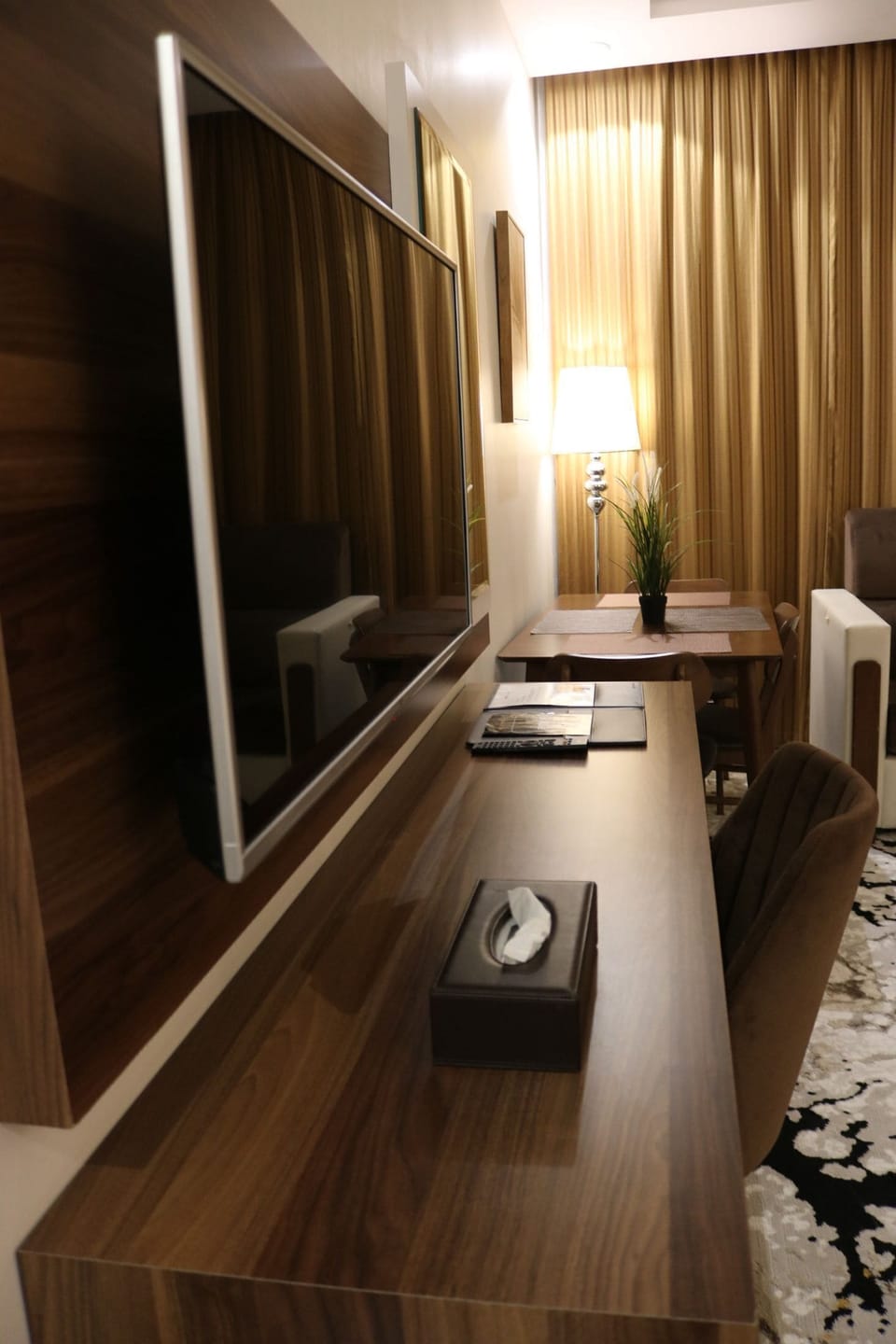 Deluxe Room, 1 King Bed | Premium bedding, minibar, desk, soundproofing