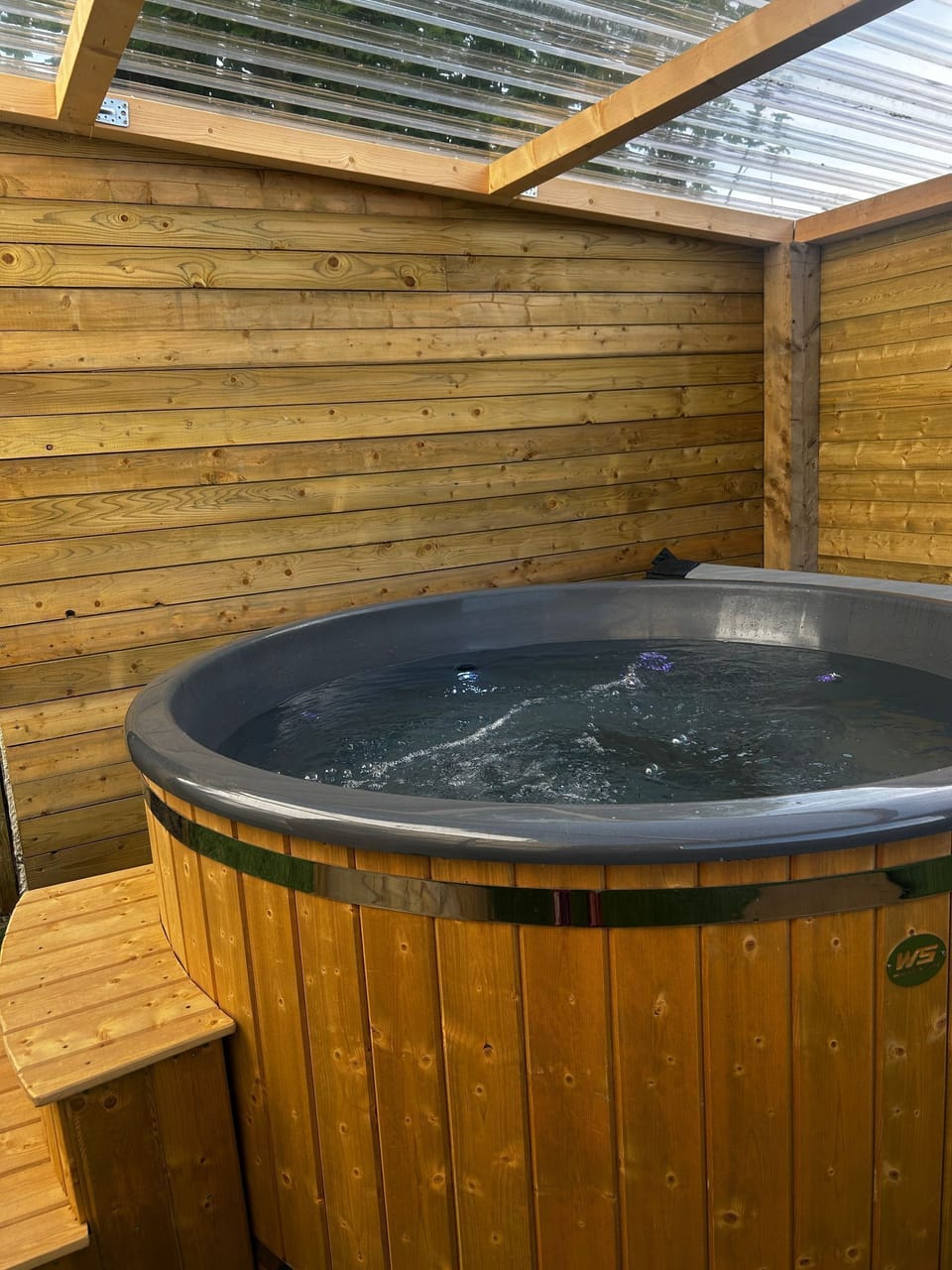 Indoor spa tub