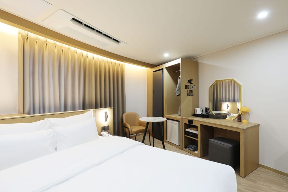 Superior Double Room | Desk, soundproofing, free WiFi