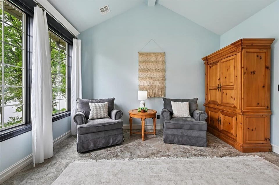 Master Suite with amazing lake views!