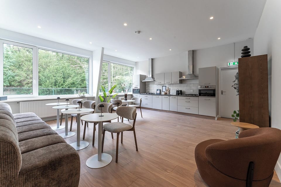 Modern apartment in Tilburg with spacious shared-kitchen, parking, cozy interior, and great location.