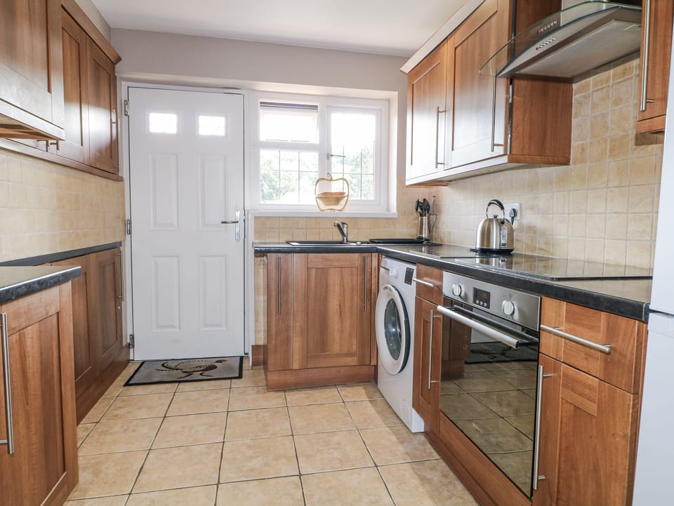 Fridge, microwave, toaster, cookware/dishes/utensils