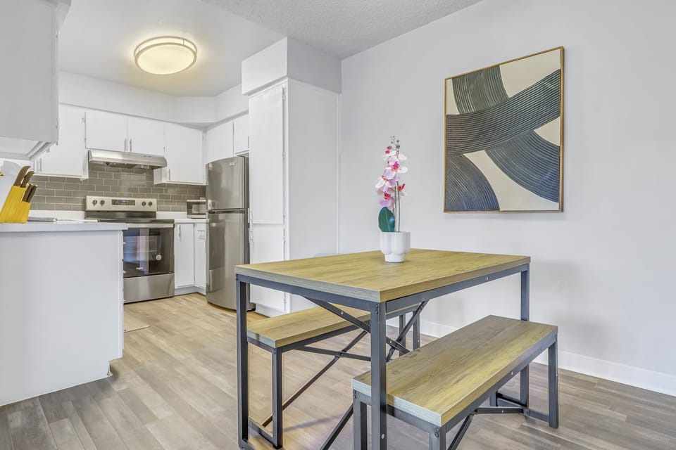 ‍ Open concept design for effortless dining, cooking and entertaining.