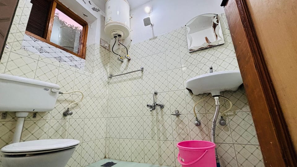 Deluxe Double Room, Patio, Mountain View | Bathroom | Free toiletries, slippers, towels
