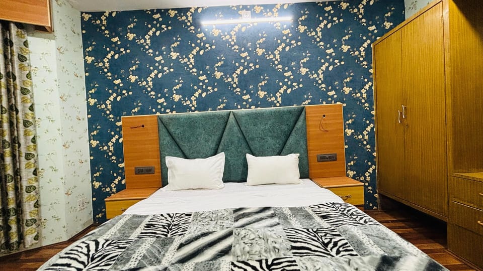 Deluxe Double Room, Patio, Mountain View | Premium bedding, desk, laptop workspace, soundproofing