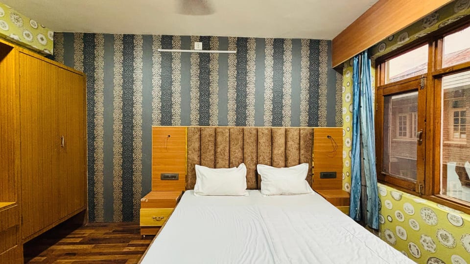 Deluxe Double Room, Patio, Mountain View | Premium bedding, desk, laptop workspace, soundproofing