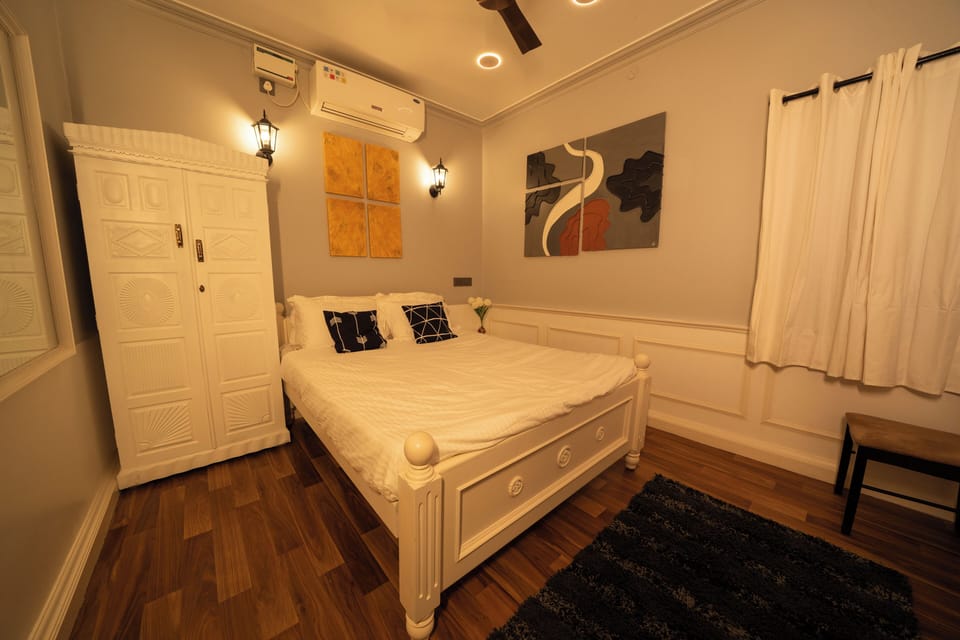 Luxury Villa | Premium bedding, memory foam beds, desk, soundproofing