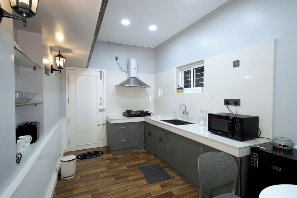 Luxury Villa | Private kitchen | Oven, stovetop, coffee/tea maker, cookware/dishes/utensils