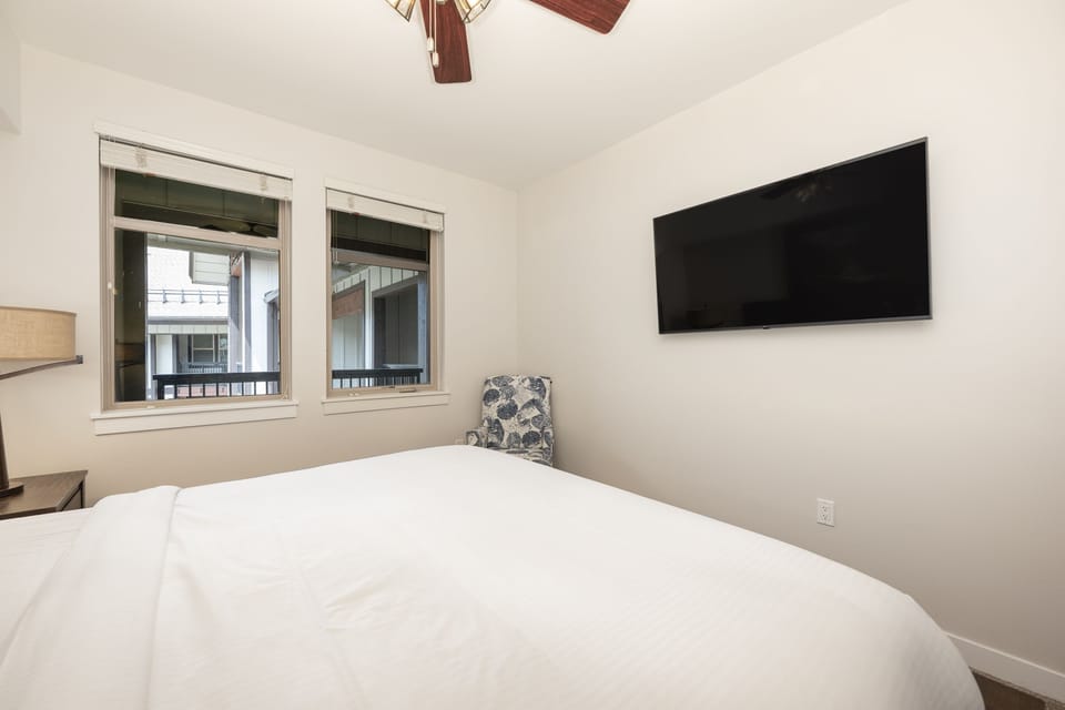 Indoors, Screen, TV, Bed, Furniture