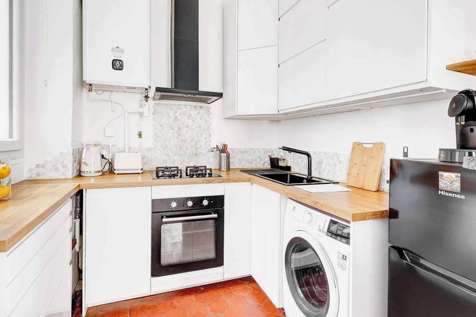 The kitchen is fully equipped to prepare a simple meal 