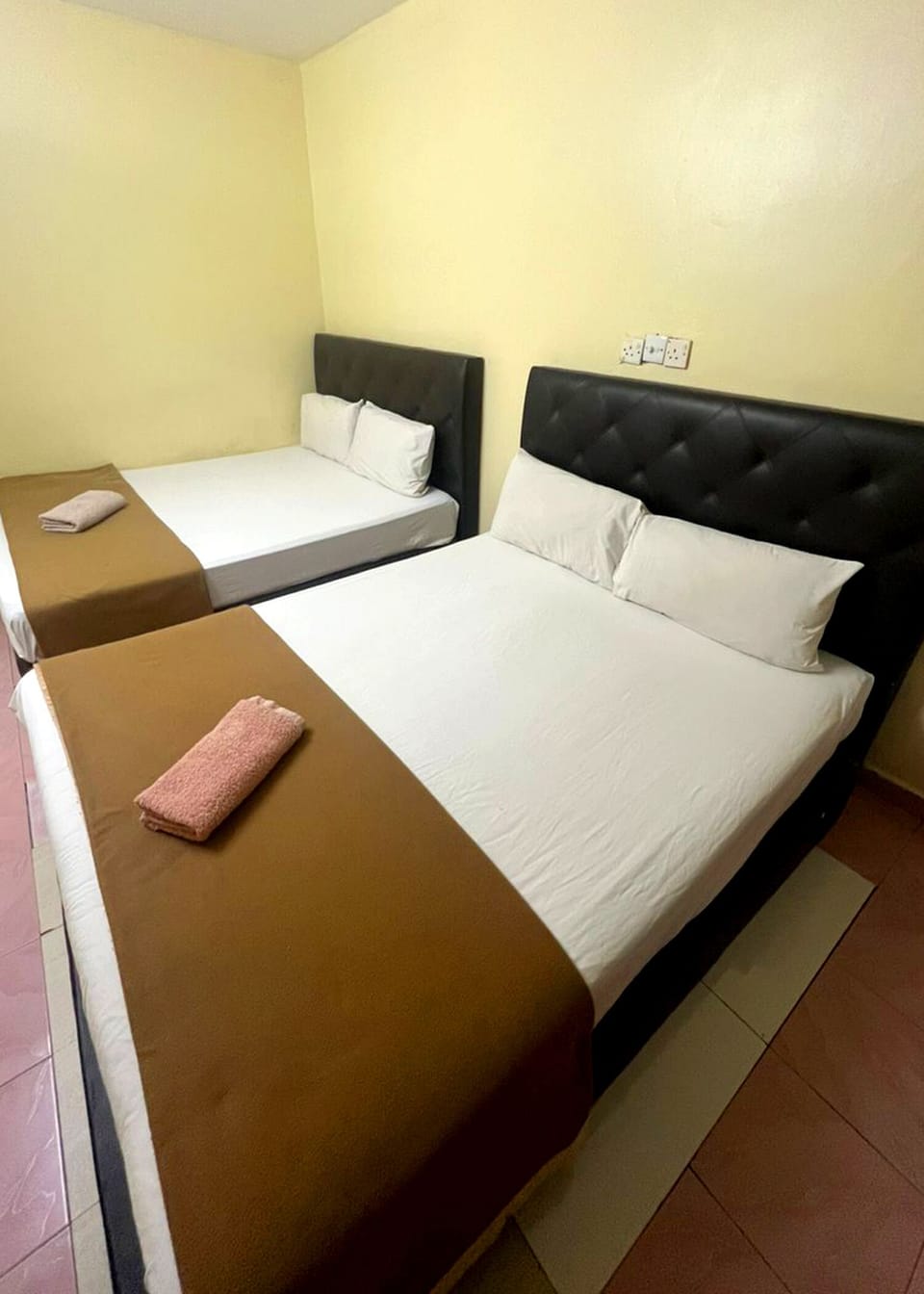 Quadruple Room | Iron/ironing board (on request), WiFi (free), bed sheets