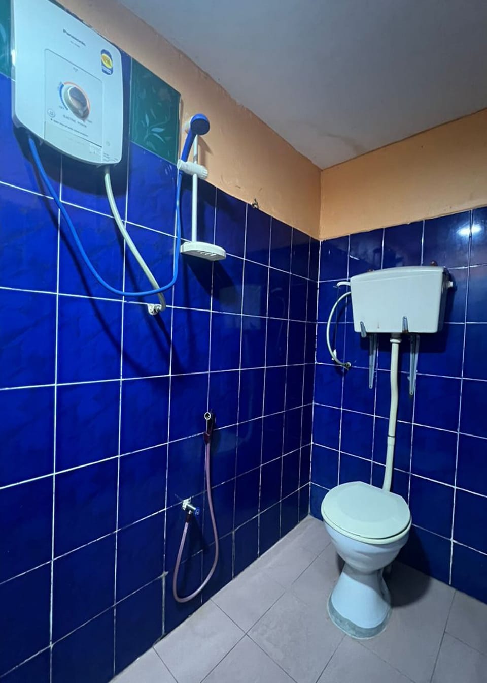 Double Room | Iron/ironing board (on request), WiFi (free), bed sheets