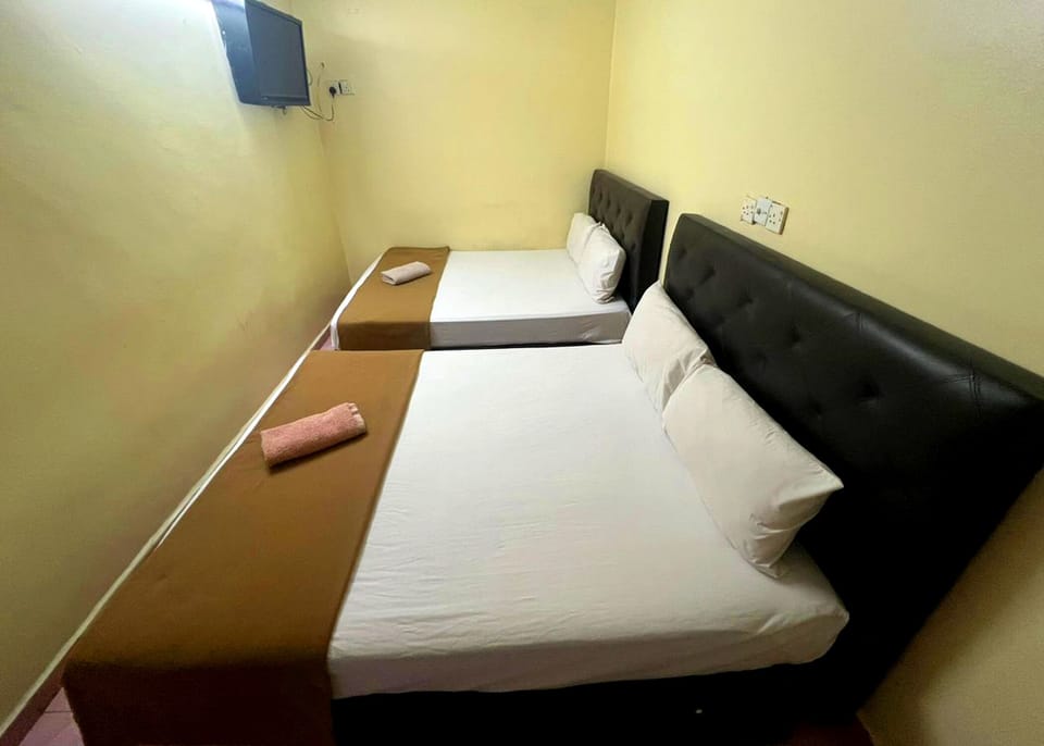 Quadruple Room | Iron/ironing board (on request), WiFi (free), bed sheets