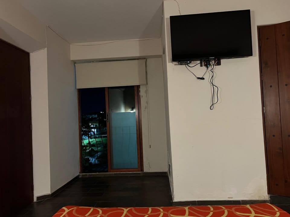 Classic Room | Iron/ironing board, free WiFi