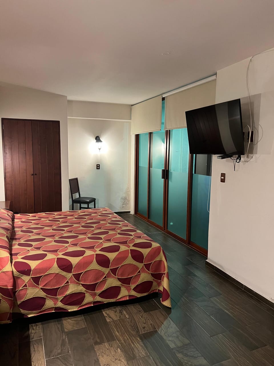 Comfort Room, 1 King Bed | Iron/ironing board, free WiFi