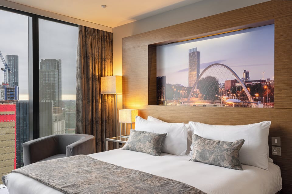 Classic Room, 1 King Bed (Skyline) | Premium bedding, in-room safe, blackout drapes, iron/ironing board