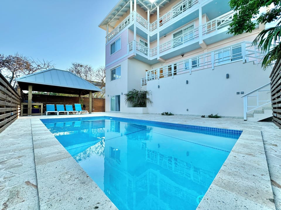 Pool and grill area (1)