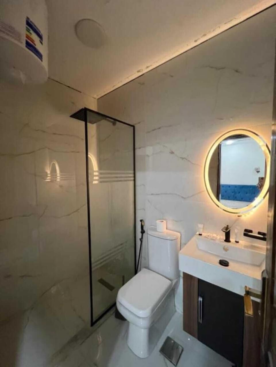 Superior Double or Twin Room, Mountain View | Bathroom | Slippers, towels, soap, shampoo