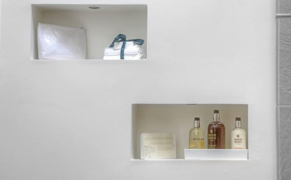 Executive Room, 1 King Bed, Sea View | Bathroom amenities | Jetted tub, designer toiletries, hair dryer, bathrobes