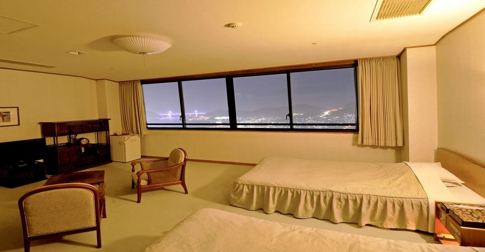 Premium bedding, desk, WiFi (free)