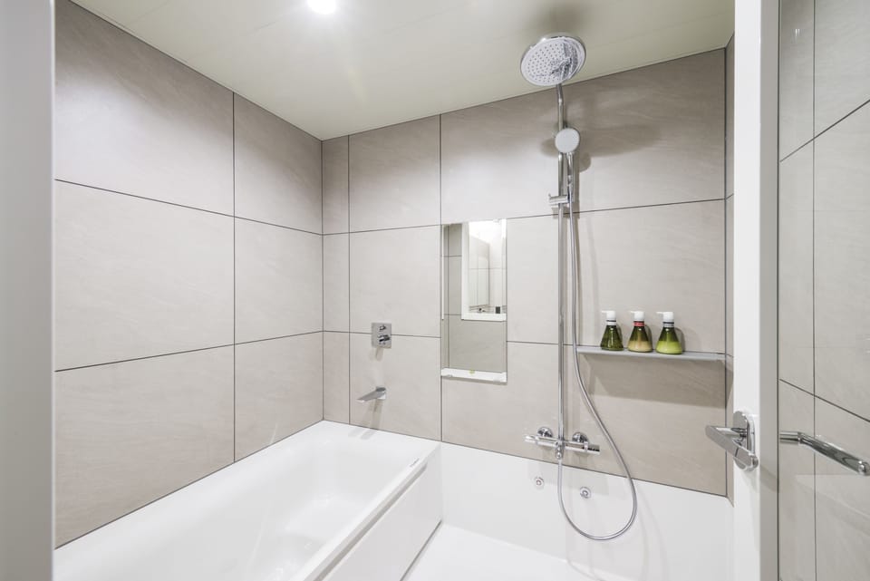 Separate tub and shower, free toiletries, slippers, bidet