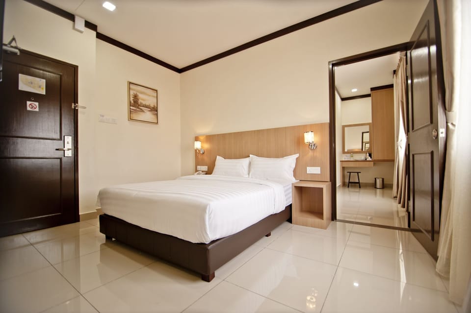 Deluxe Room | Desk, iron/ironing board (on request), WiFi (free)