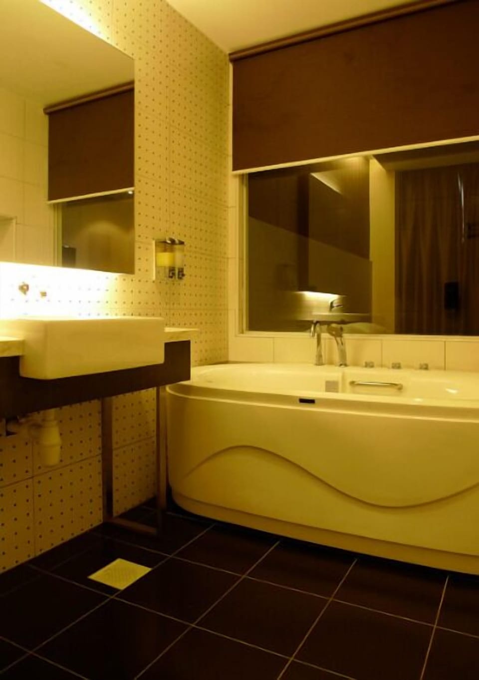 Shower, free toiletries, hair dryer, slippers