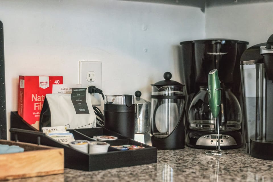 Fully equipped kitchen with Keurig, French Press. Stocked with local coffee!