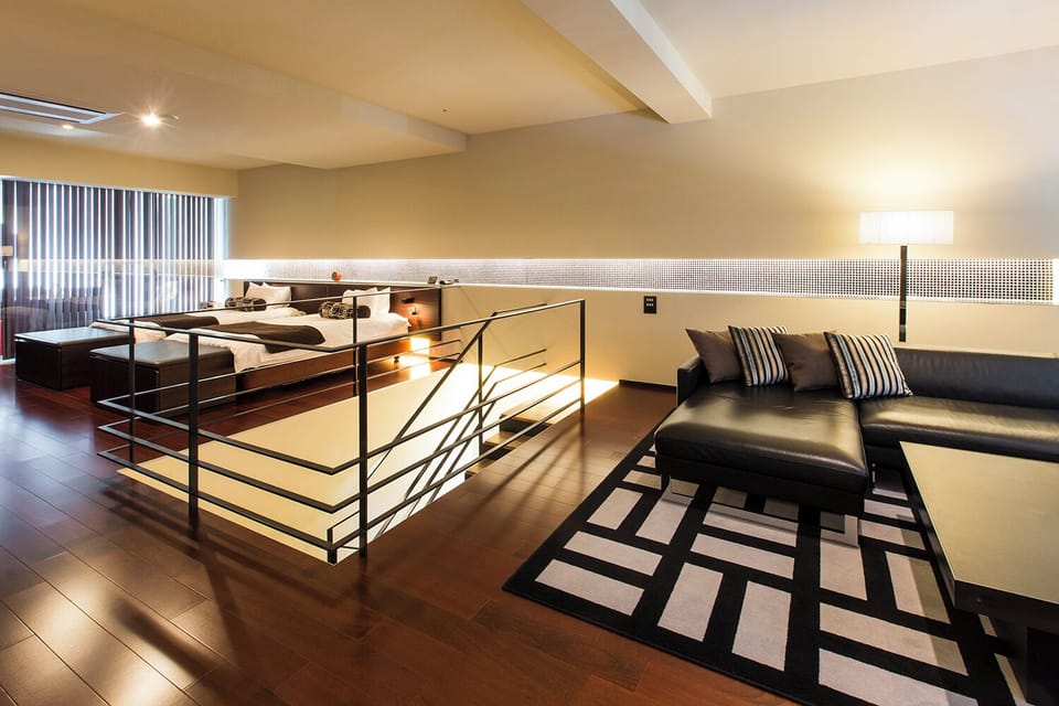 Premium bedding, in-room safe, desk, blackout drapes