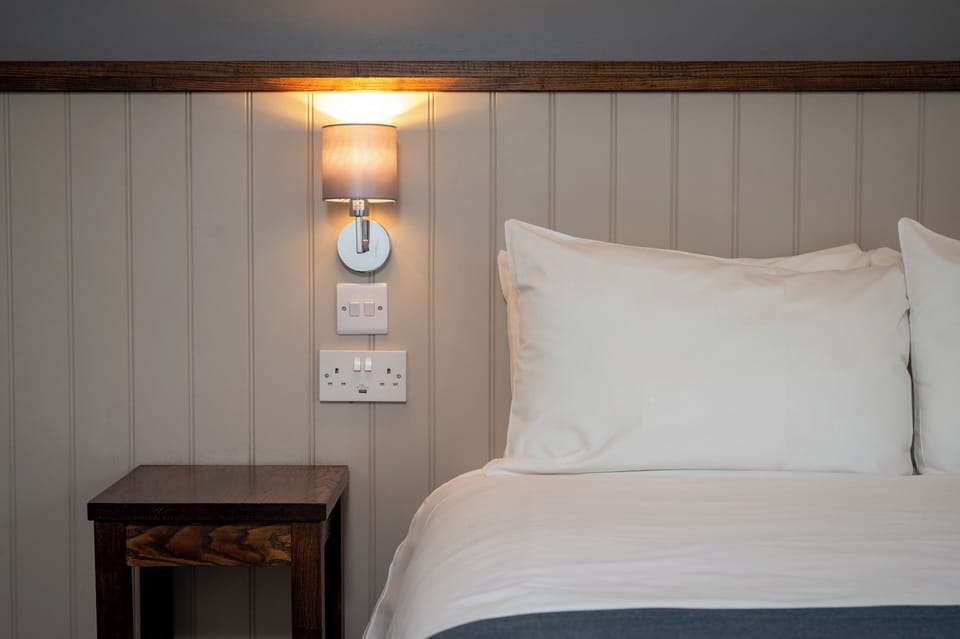 Family Room Sleeps 4 | Desk, free WiFi