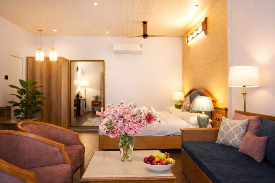 Premium bedding, desk, iron/ironing board, free WiFi