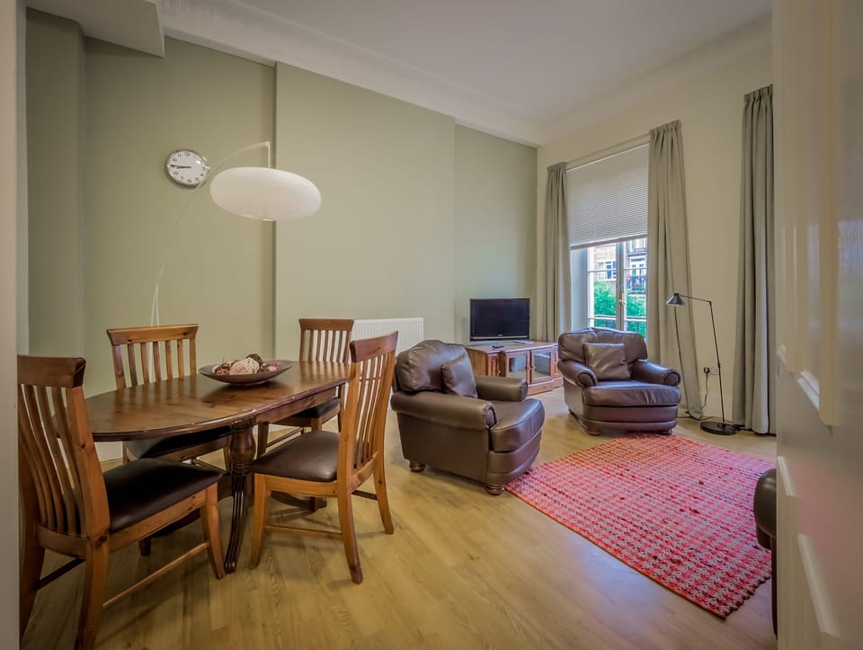 Superior Apartment, 2 Bedrooms | In-room dining