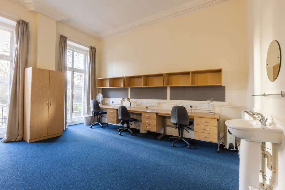 Basic Triple Room, 3 Twin Beds, Shared Bathroom | Desk, free WiFi