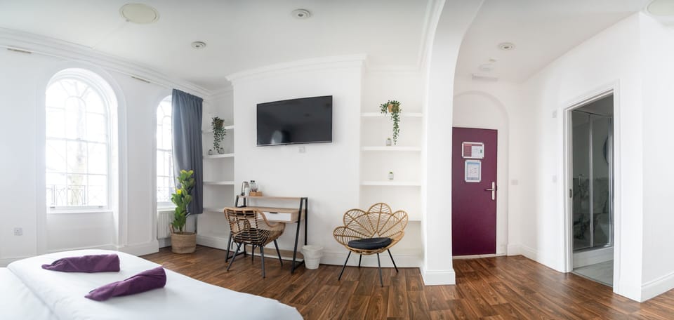 Family Room Ensuite with Air Conditioning | Free WiFi, bed sheets