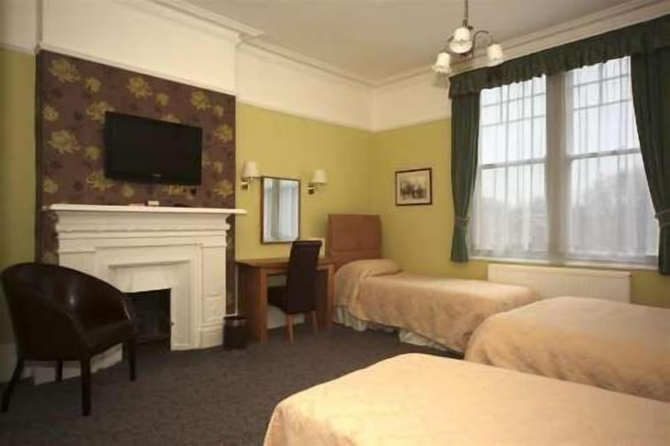 Superior Triple Room, 1 Bedroom | 1 bedroom, desk, iron/ironing board (on request), WiFi (free)